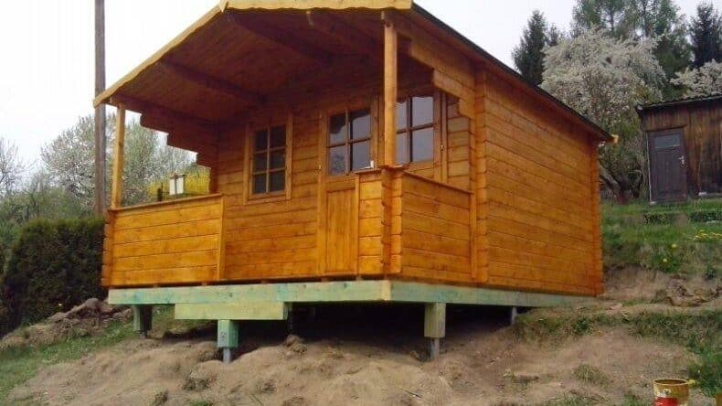 Nátěr zahradní chatky